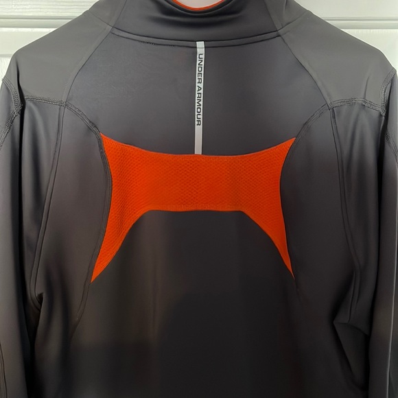 Under Armour Running lightweight jacket top. - Picture 3 of 4